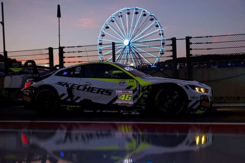 Spa 24 Horas: McLaren Enfrenta Dificultades, Ferrari Regresa a la Vuelta Líder