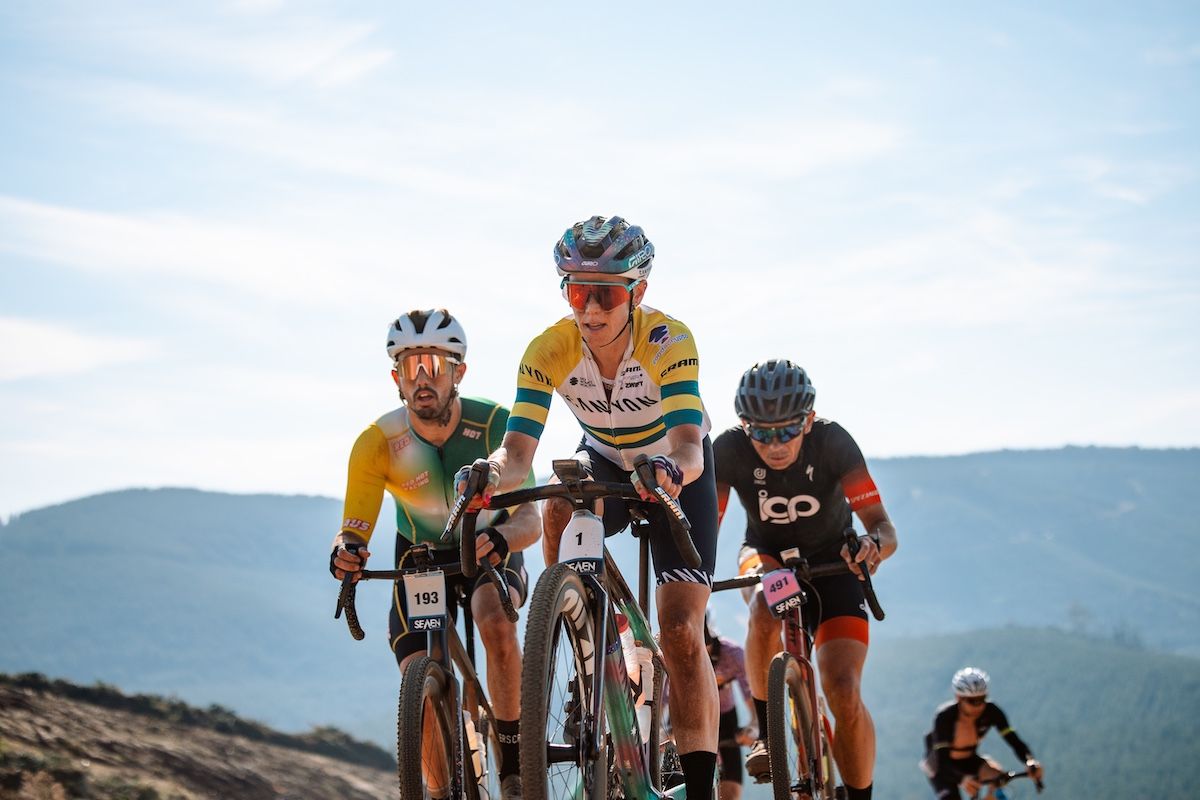 Más de 2,000 ciclistas participan en el recorrido del Campeonato Mundial de Gravel UCI