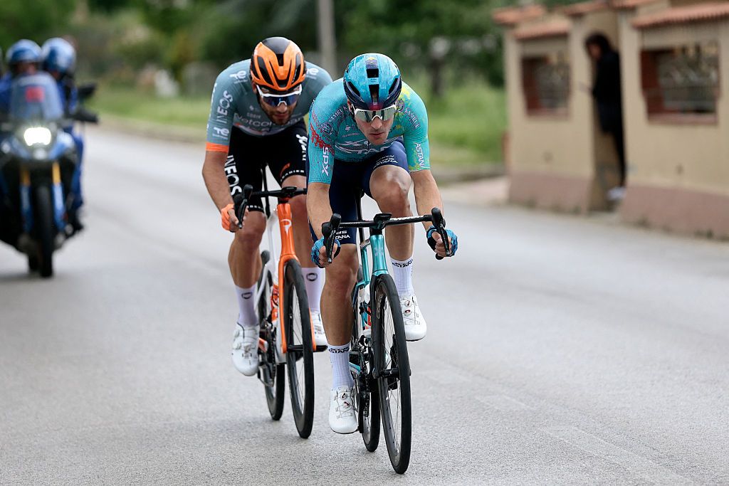 Alberto Bettiol y XDS Astana disfrutan de la libertad en el Giro d'Italia