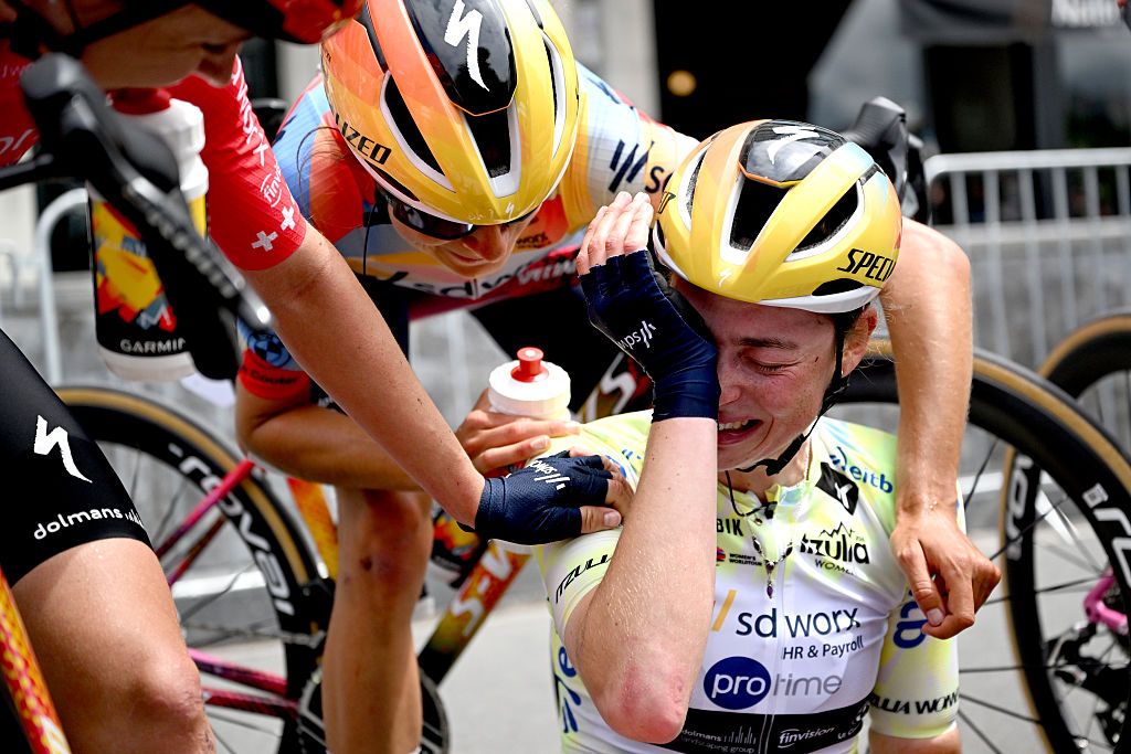 Itzulia Women: Mischa Bredewold asegura la victoria general, Dominika Włodarczyk gana la etapa final