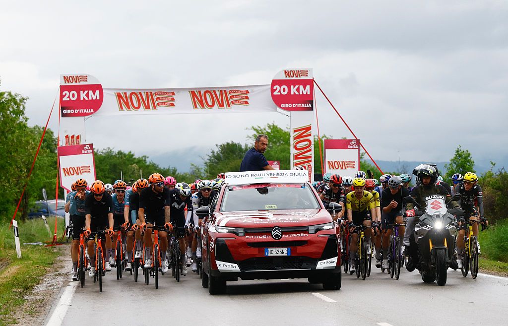 Stuyven critica al director del Giro d'Italia por la gestión de la etapa 2