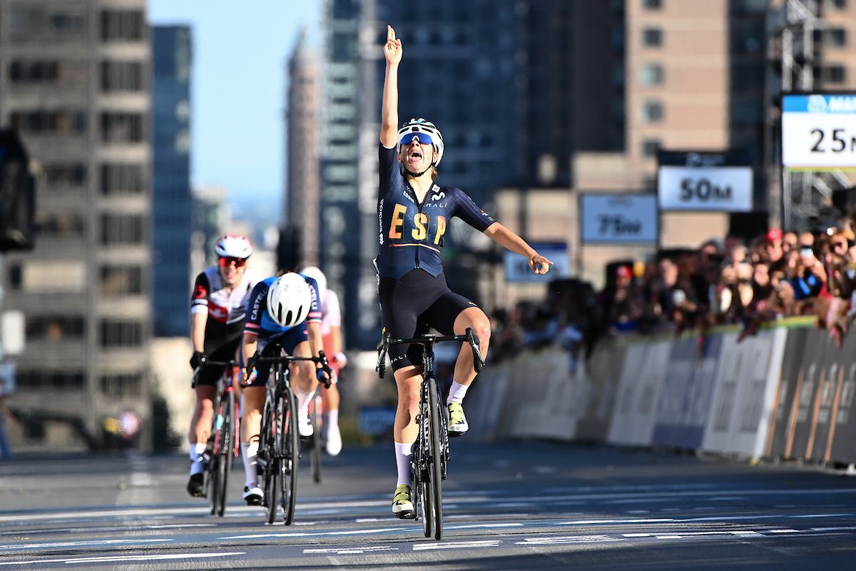 Alejandra Neira wins junior women's road race in Montreal