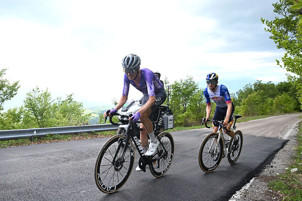 Altas Montañas Inspirarán la Batalla GC del Giro d'Italia