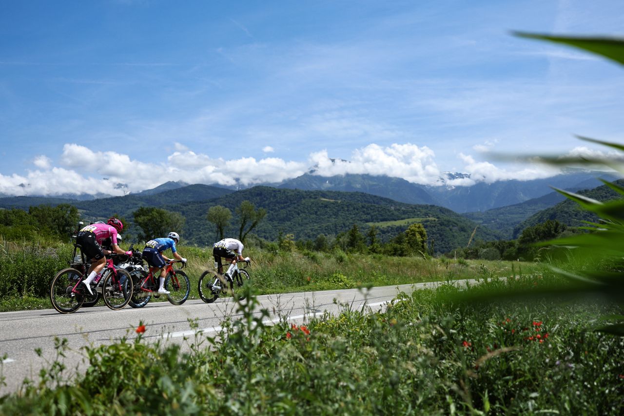 Critérium du Dauphiné - Comienza la Etapa 2 del Tour Auvergne-Rhône-Alpes
