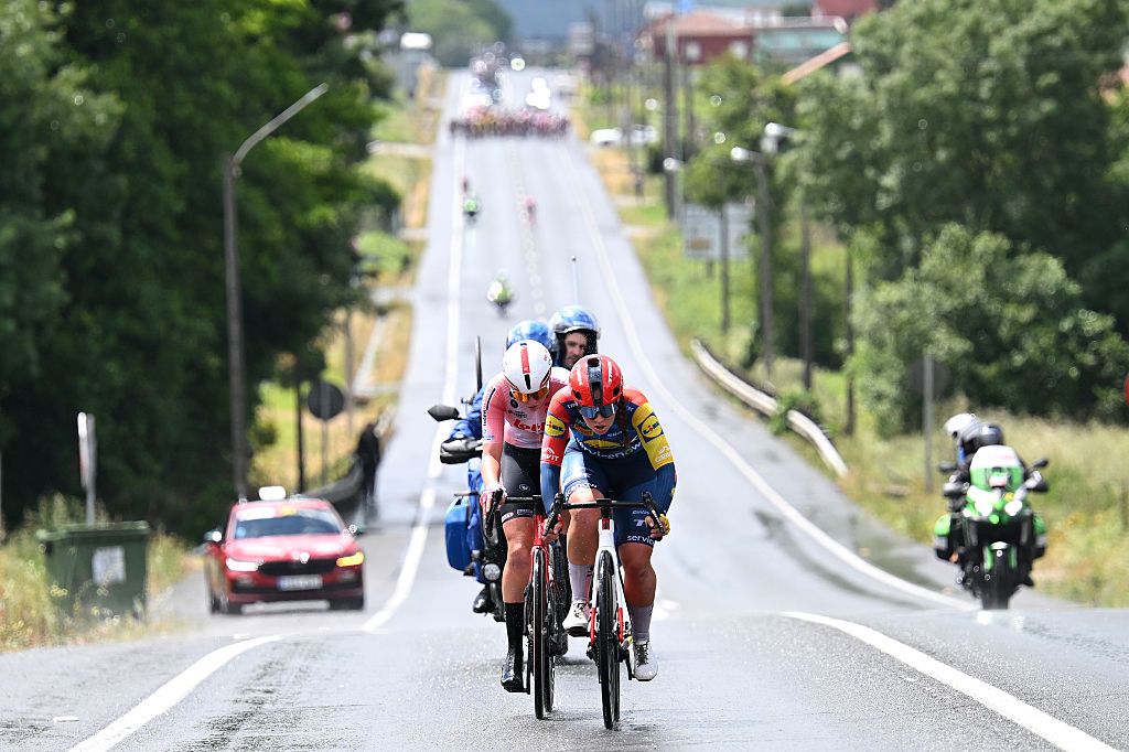 La Vuelta Femenina Etapa 3: Dos Grupos en Fuga