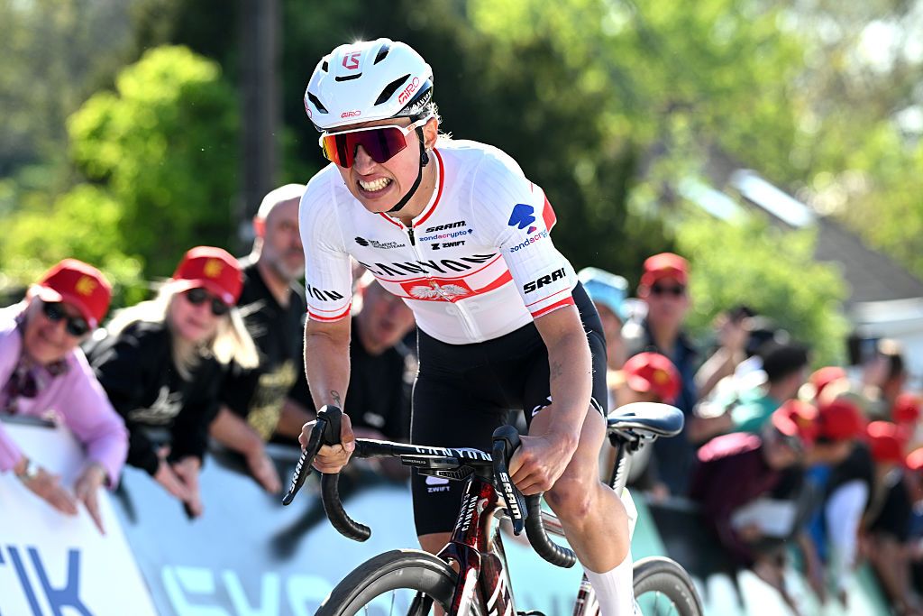 El Duro Tropiezo de Kasia Niewiadoma-Phinney en el Mur de Huy