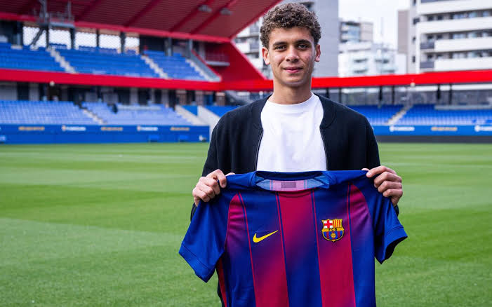 Barcelona signs Egyptian teenager Abdelkarim