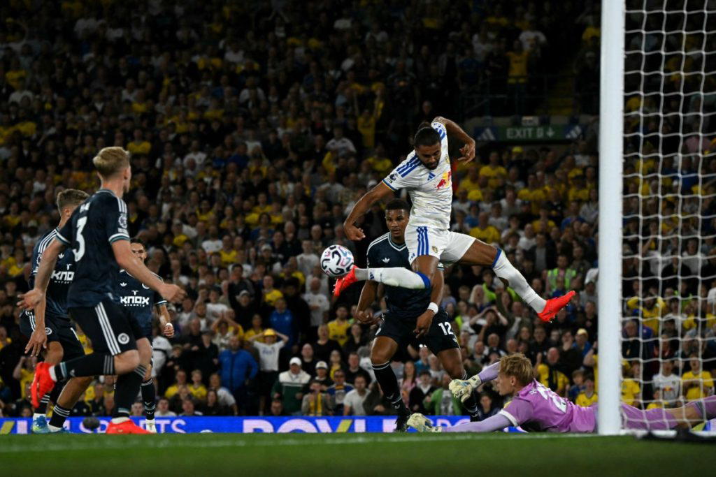 Leeds Thrashes Newcastle para subir para o terceiro lugar