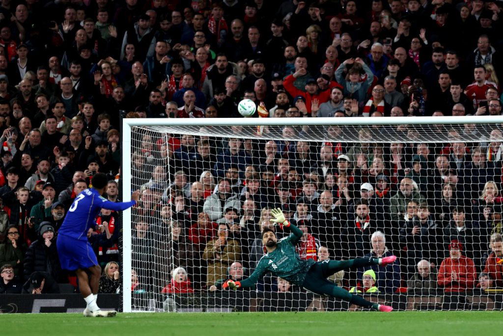Liverpool derrota a Chelsea en penales de la Copa de la Liga
