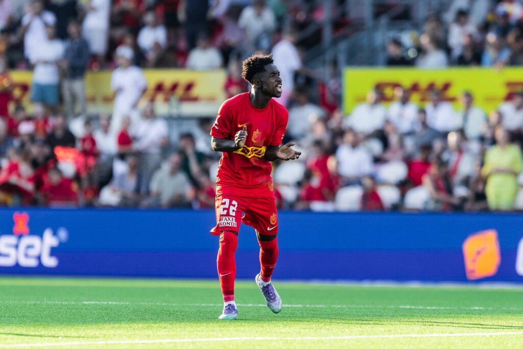 Newcastle United Busca al Joven Estrella Ghanesa Prince Amoako