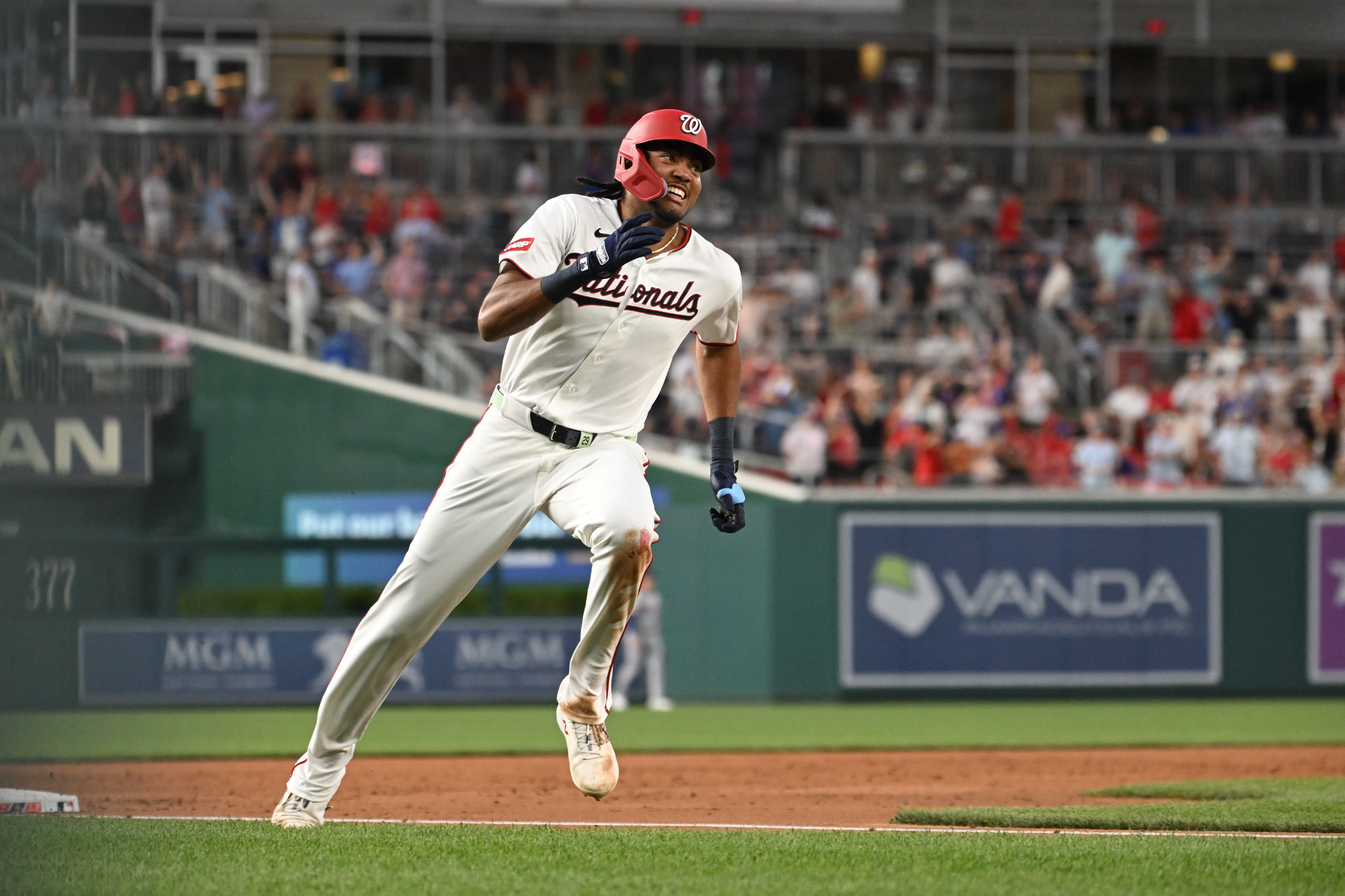 James Wood logra Grand Slam dentro del parque para los Nationals