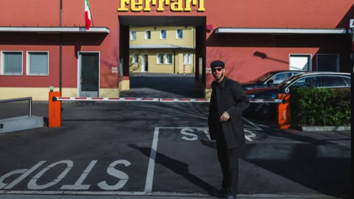 'Soudain', Sergio Ramos apparaît au siège de Ferrari