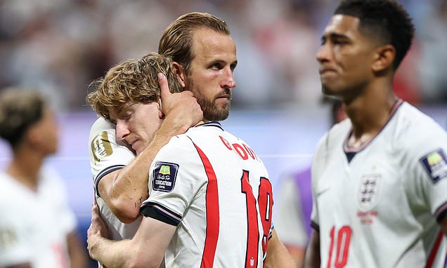 El Príncipe William dice a los Tres Leones que 'mantengan la cabeza en alto' tras la derrota en la Copa del Mundo contra Argentina