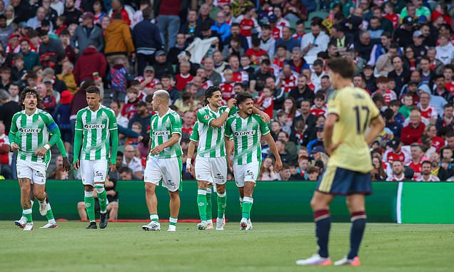 Arsenal cae ante el Real Betis en amistoso de pretemporada