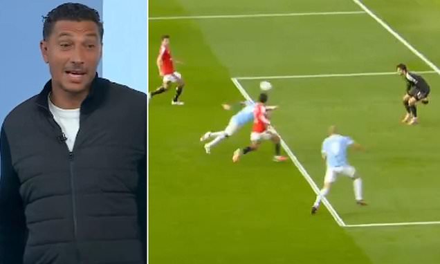 Ex-atirador da Premier League critica Howard Webb ao vivo na Sky Sports