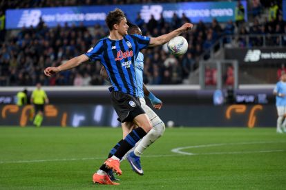 Juventus busca a los defensores Kayode y Scalvini