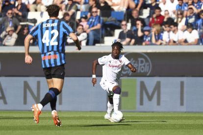 Rowe expulsado por conducta violenta mientras el Bologna sufre una derrota de 4-0