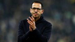 Chelsea partilha caminho com Rosenior depois de decepcionar Stint
