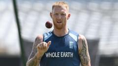 Stokes se disculpa con sus compañeros antes del regreso al Test
