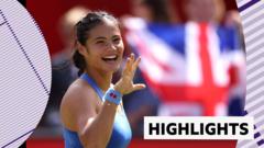 Raducanu se recupera y llega a las semifinales de Queen's