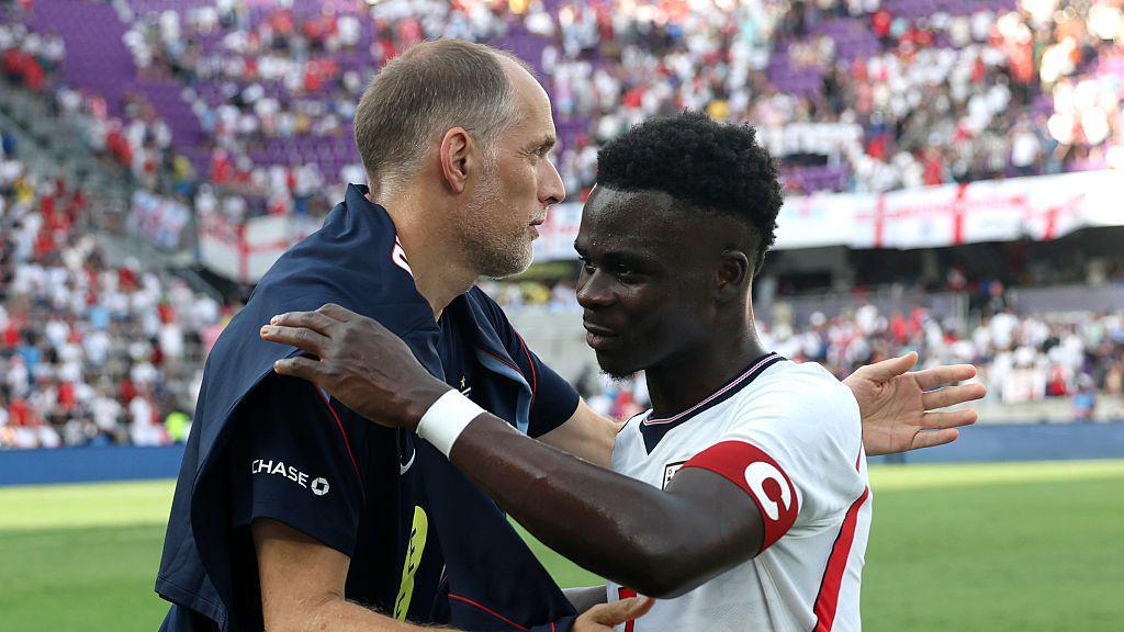 Saka Dispuesto a Arriesgar Su Condición Física por Inglaterra