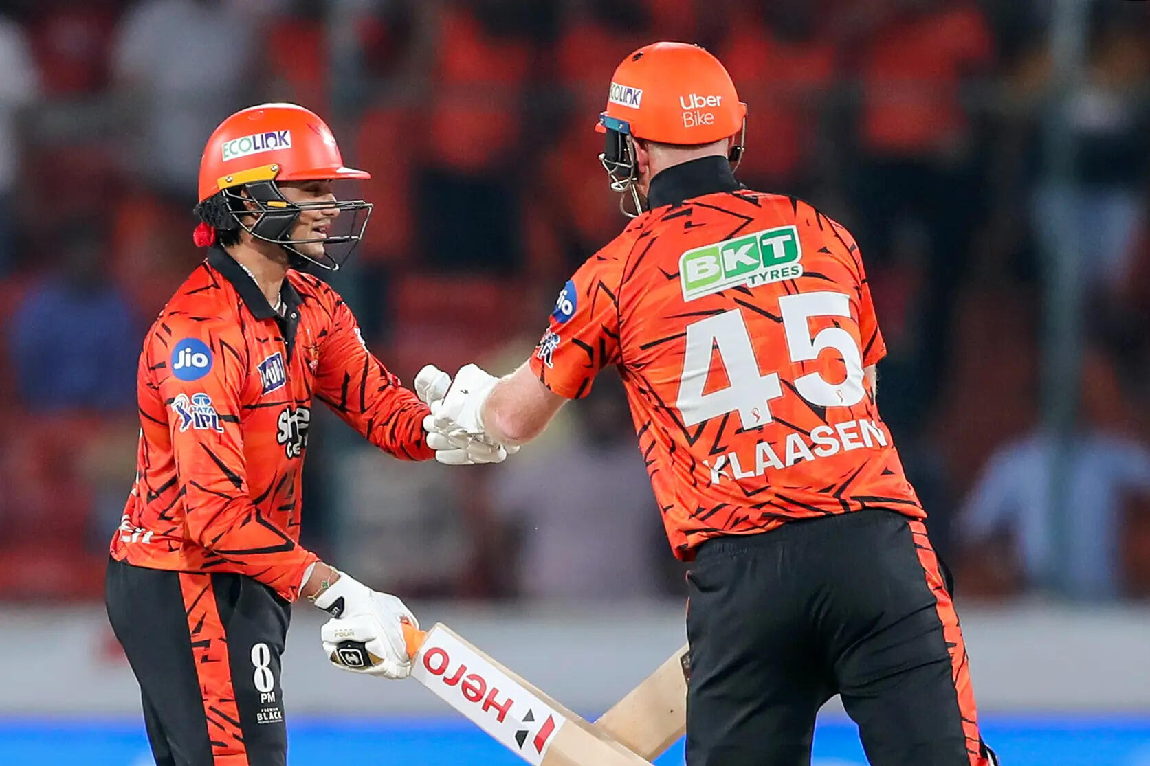 IPL 2026: Abhishek Sharma Toma la Delantera en la Carrera por la Gorra Naranja
