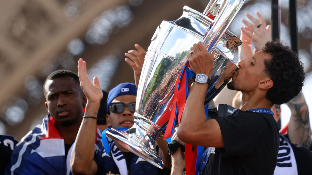 PSG Celebra Título de la Champions con Desfile