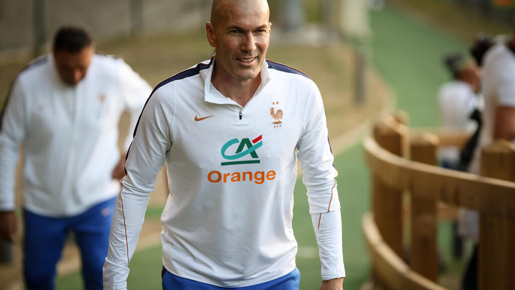 França começa novo capítulo com Zinédine Zidane