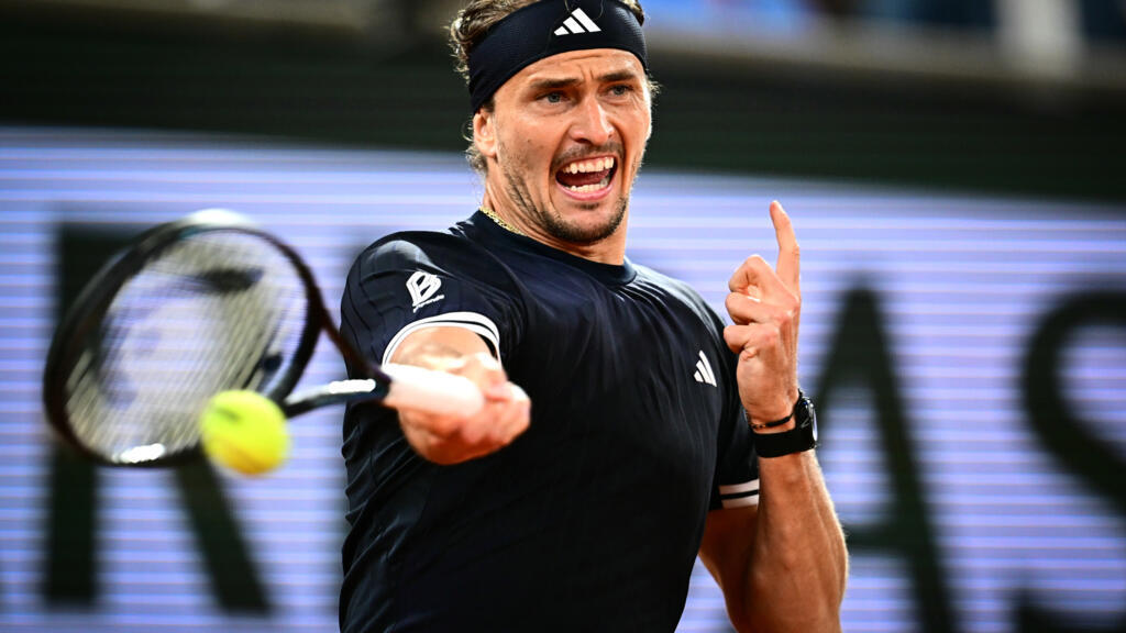 Zverev alcanza semifinales de Roland Garros mientras Mensik acaba con el camino de Fonseca