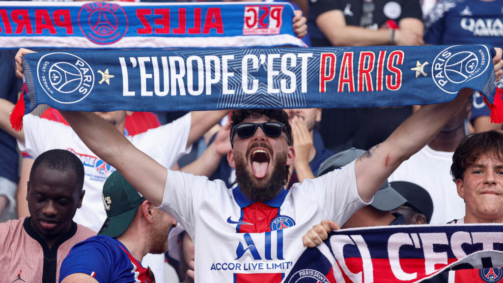 La Selección Francesa de Fútbol Regresa, Miradas a Mbappé