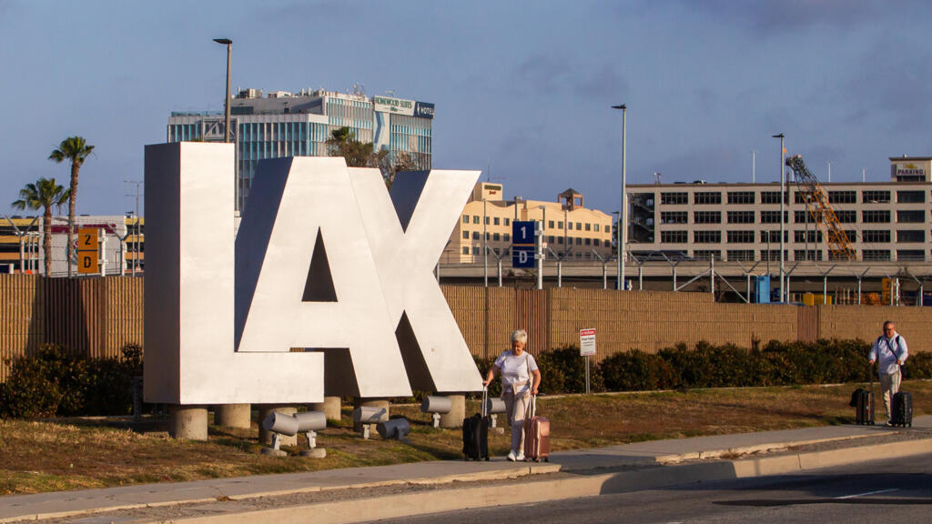 "Estoy perdido": Antes del Mundial, el aeropuerto de Los Ángeles sigue siendo un lío