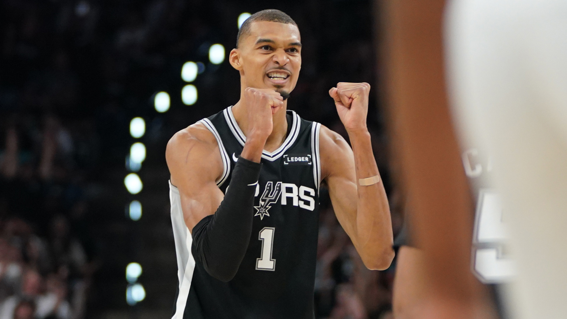 Victor Wembanyama y los Spurs destacan en un partido crucial