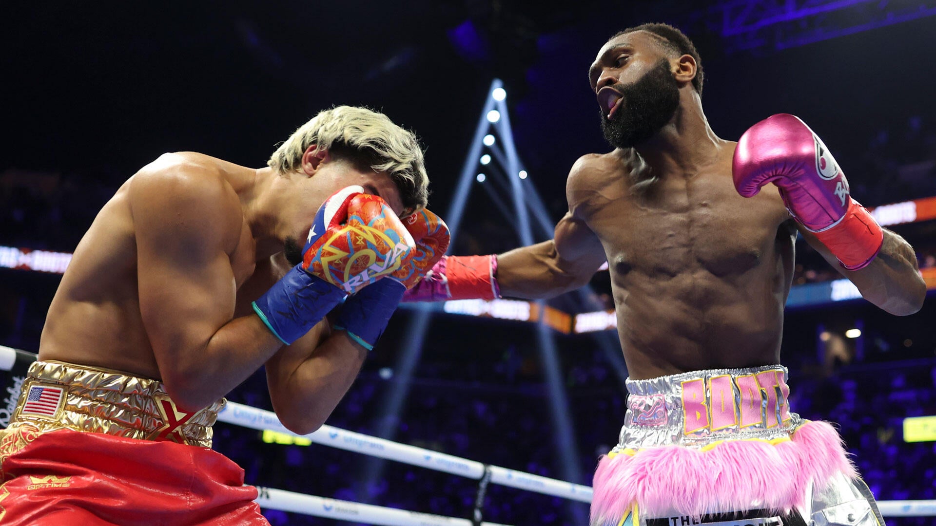 Jaron Ennis bat Xander Zayas par TKO et devient champion