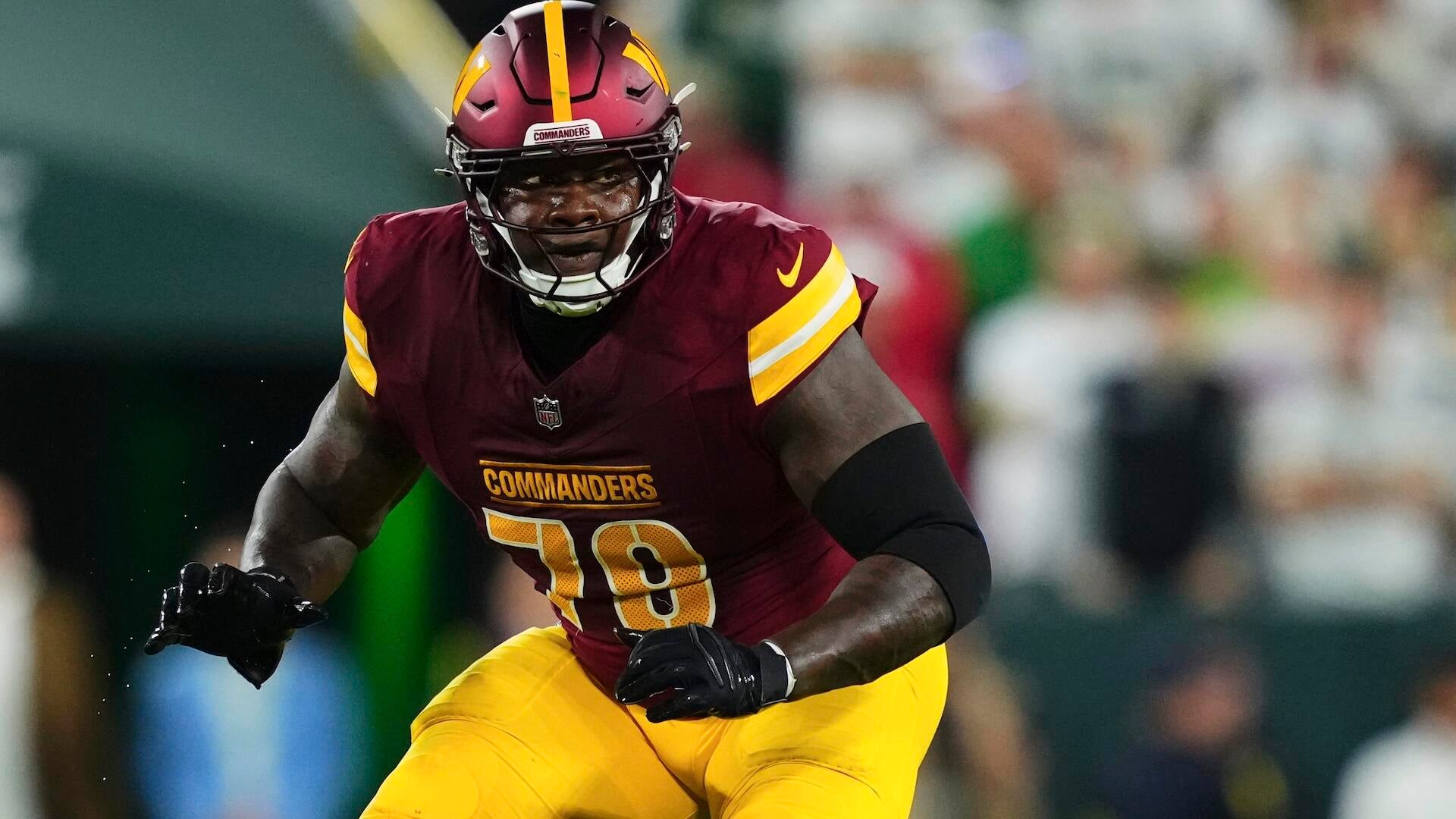 Laremy Tunsil de los Commanders diagnosticado con tríceps desgarrado
