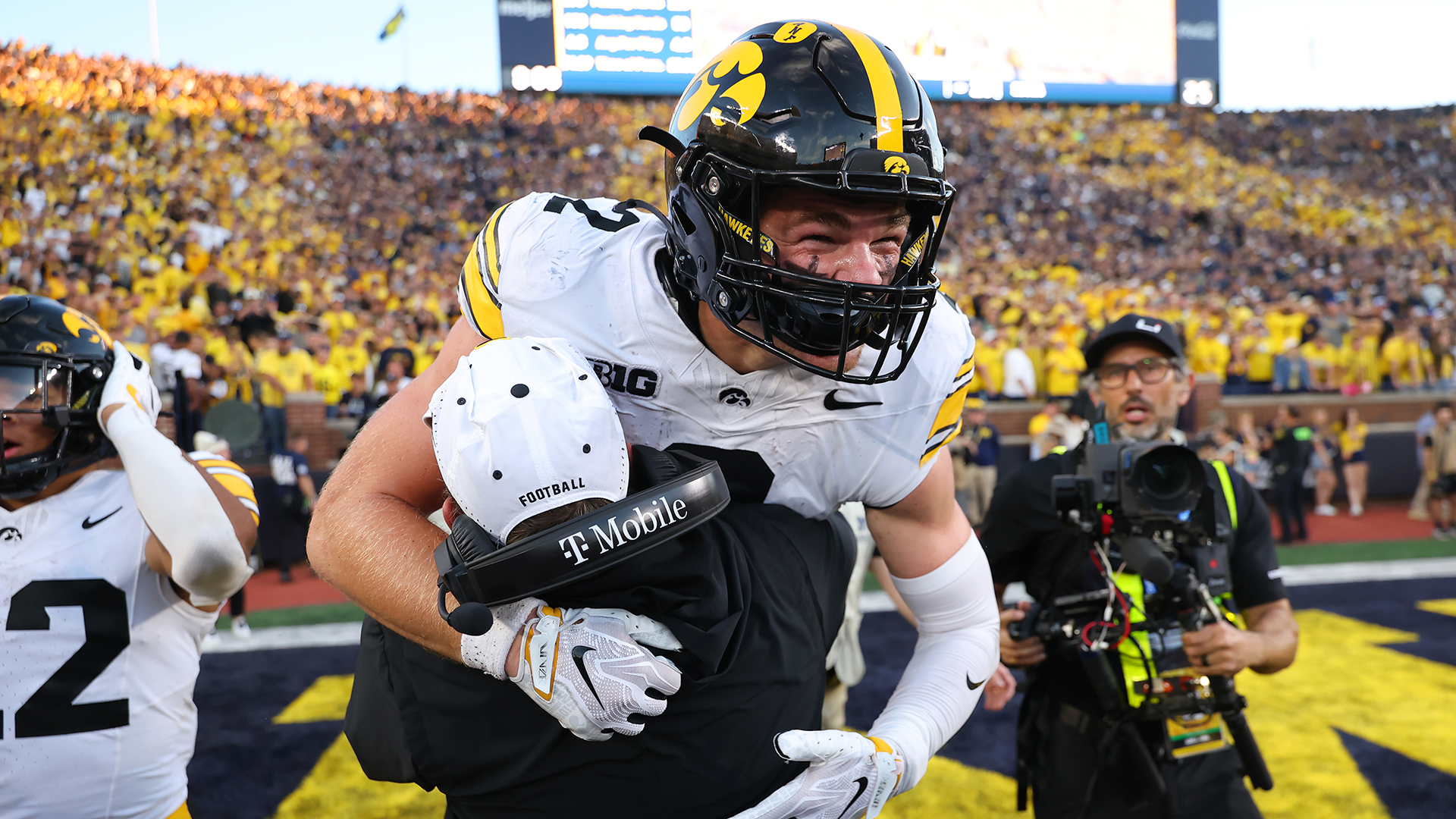Futebol universitário Semana 4: Iowa brilha, Mateer falters