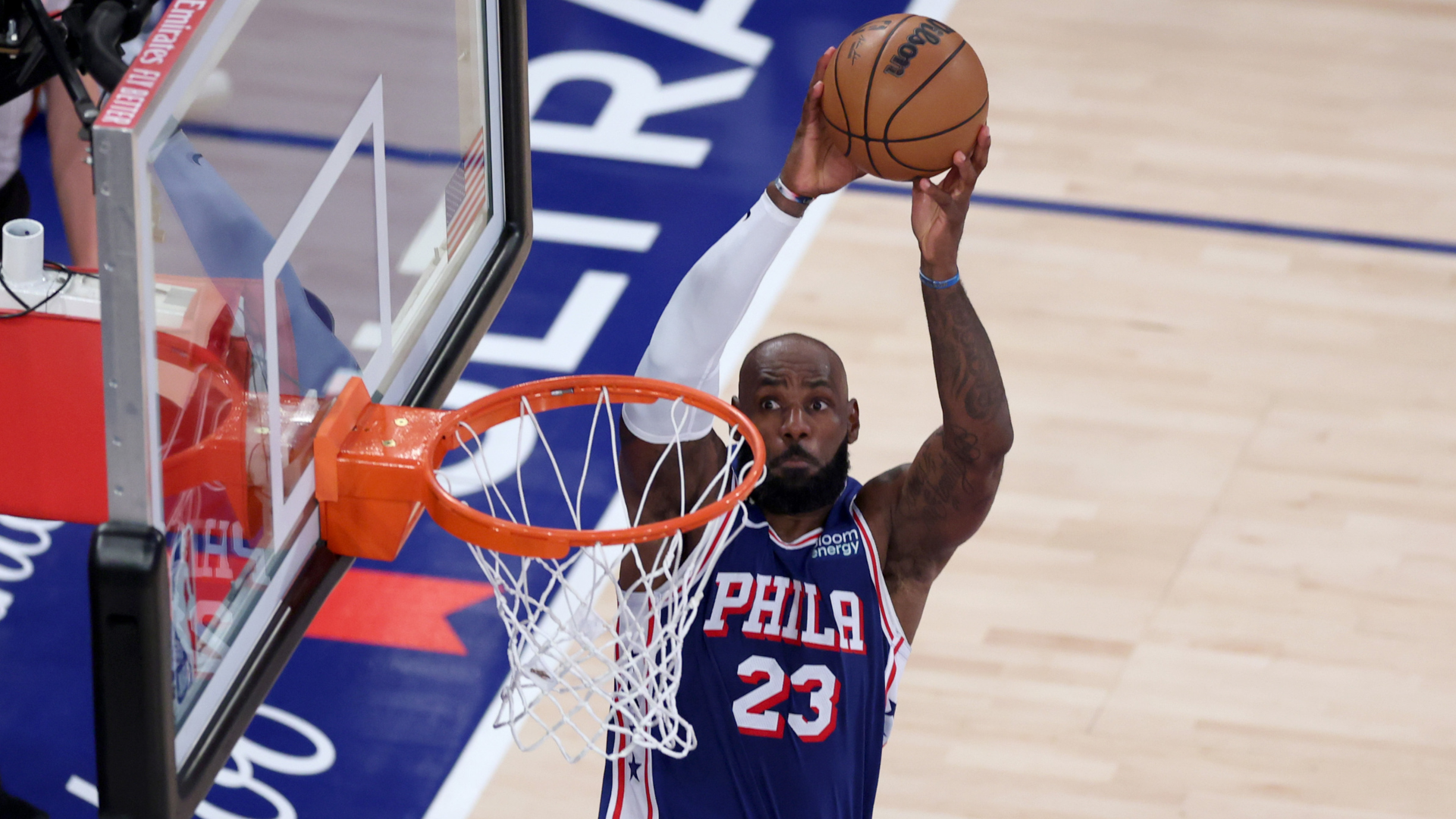 LeBron James impressiona com a estreia dos 76ers