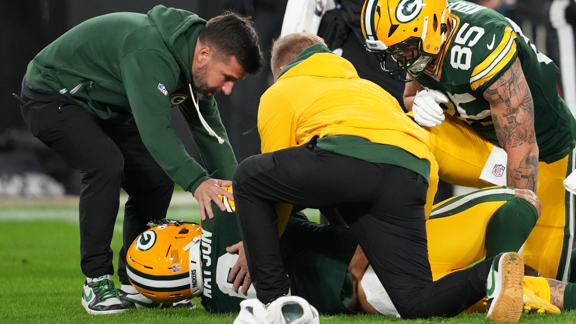 Christian Watson retorna aos Panthers após lesão