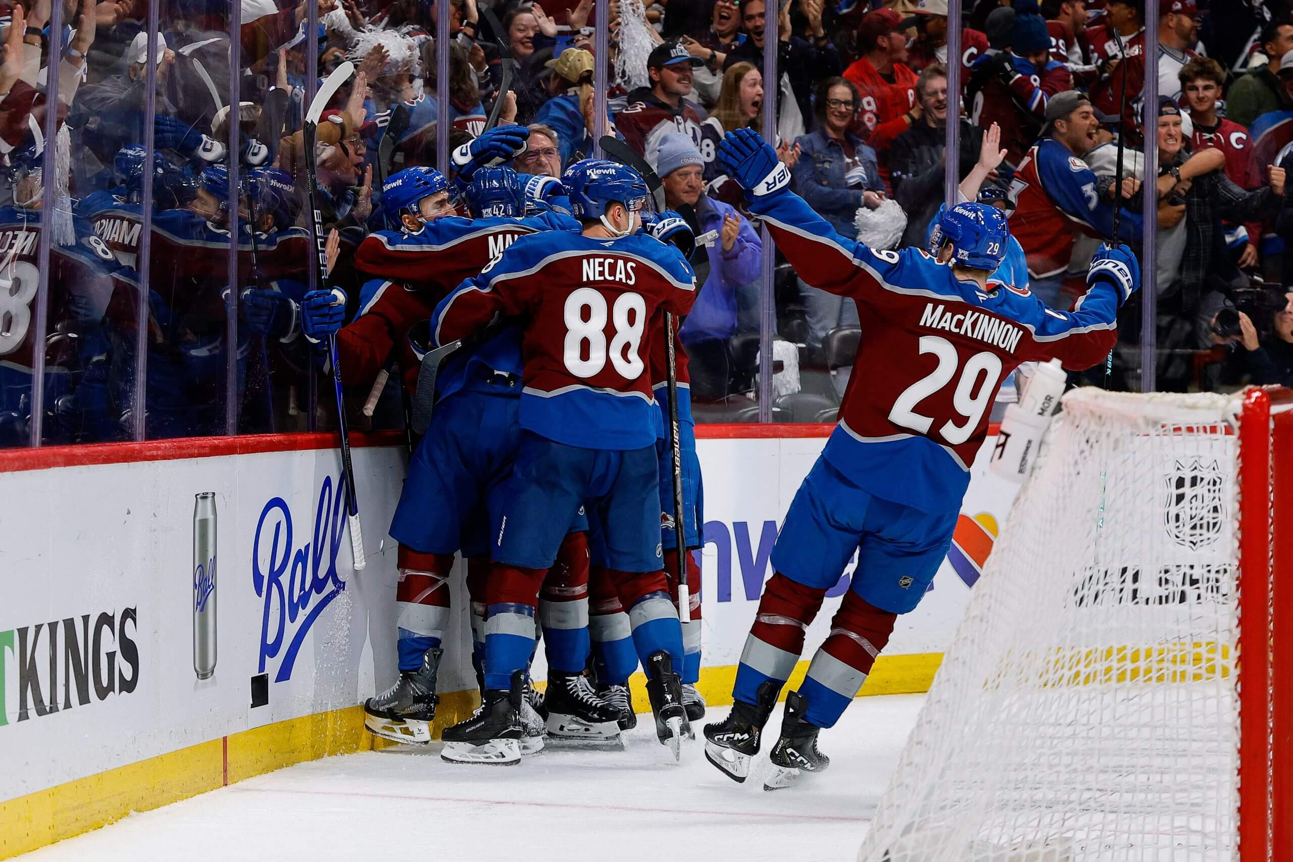 Avalanche Vence em OT: Destaques do Jogo 2