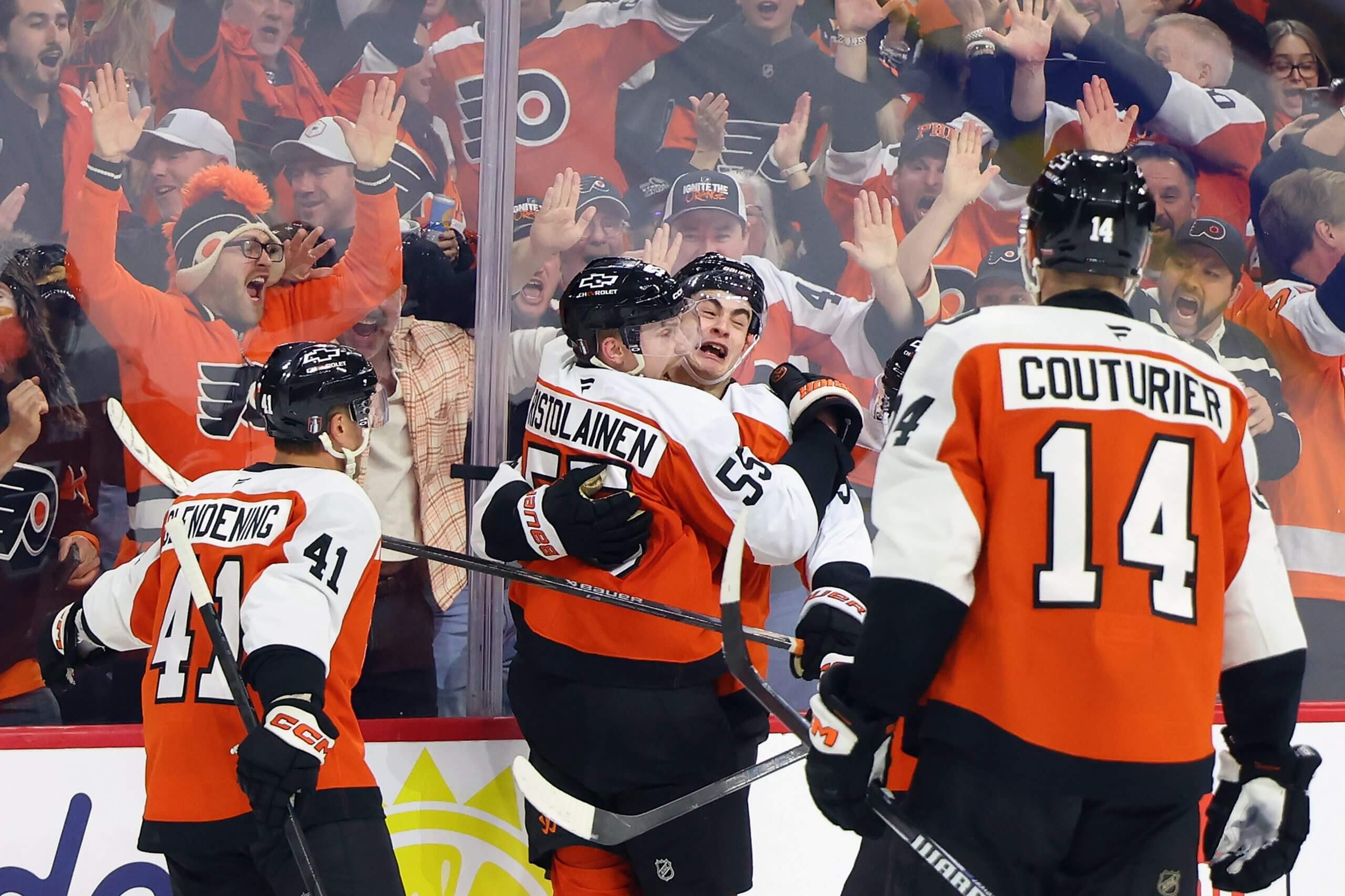 Los Flyers Dominan a los Penguins en la Victoria de Juego 3 de los Playoffs