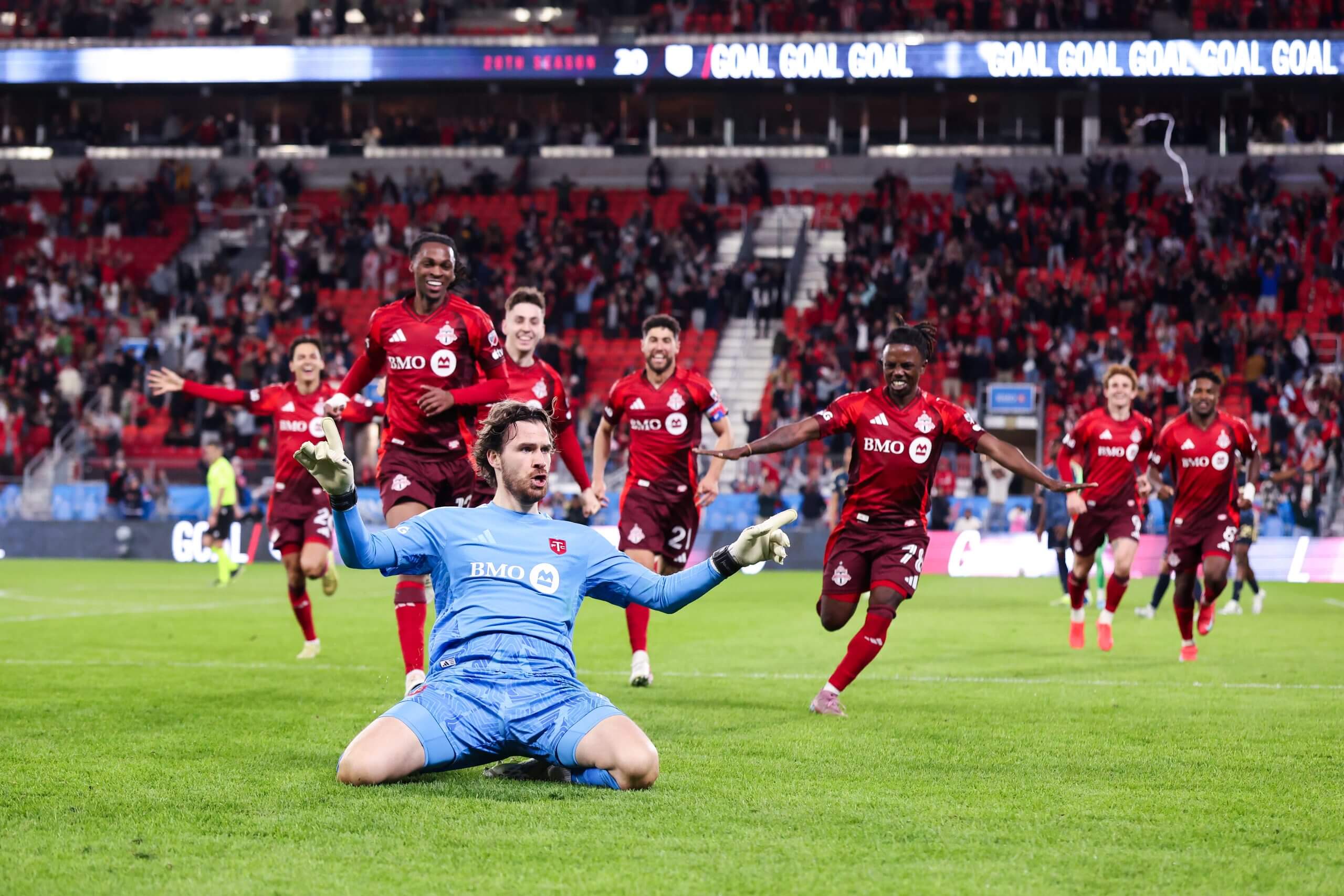 El portero del Toronto FC marca el empate en el último minuto