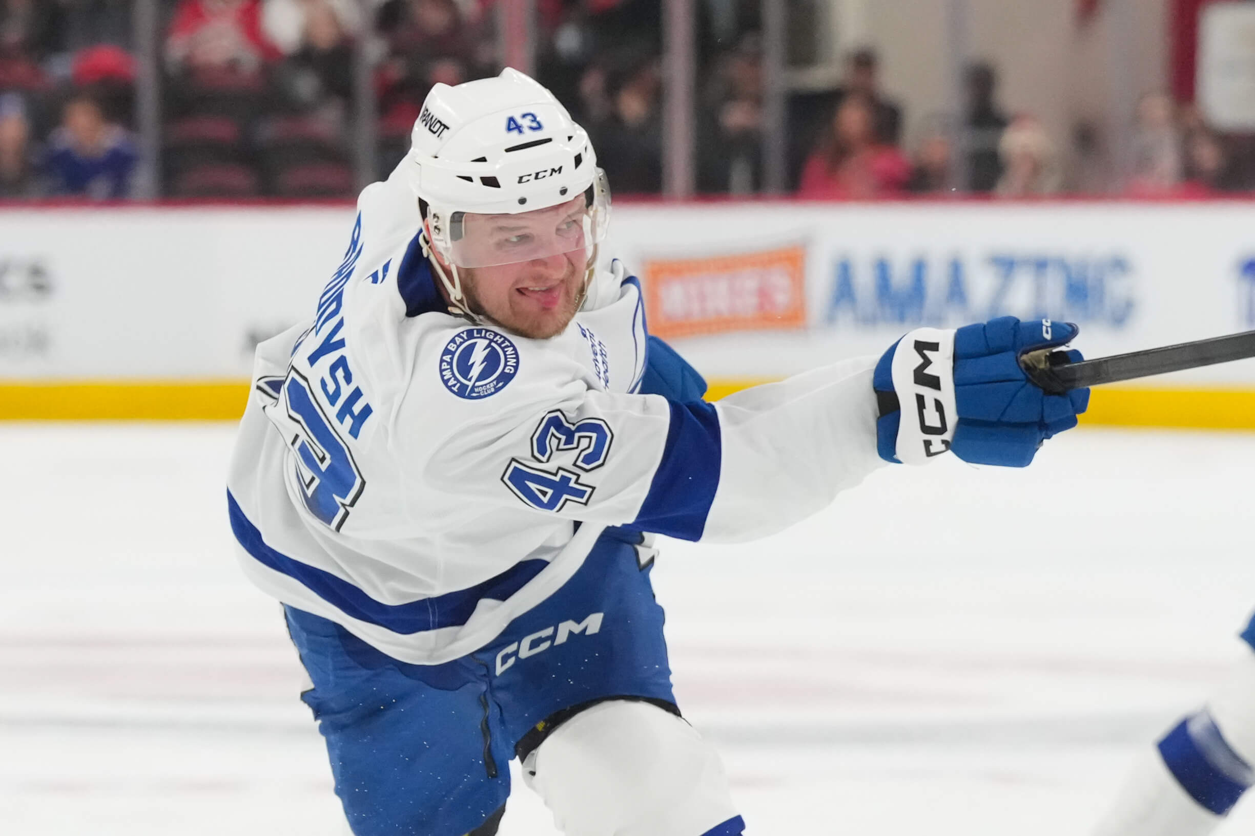 Los Maple Leafs Firman a Darren Raddysh por Ocho Años