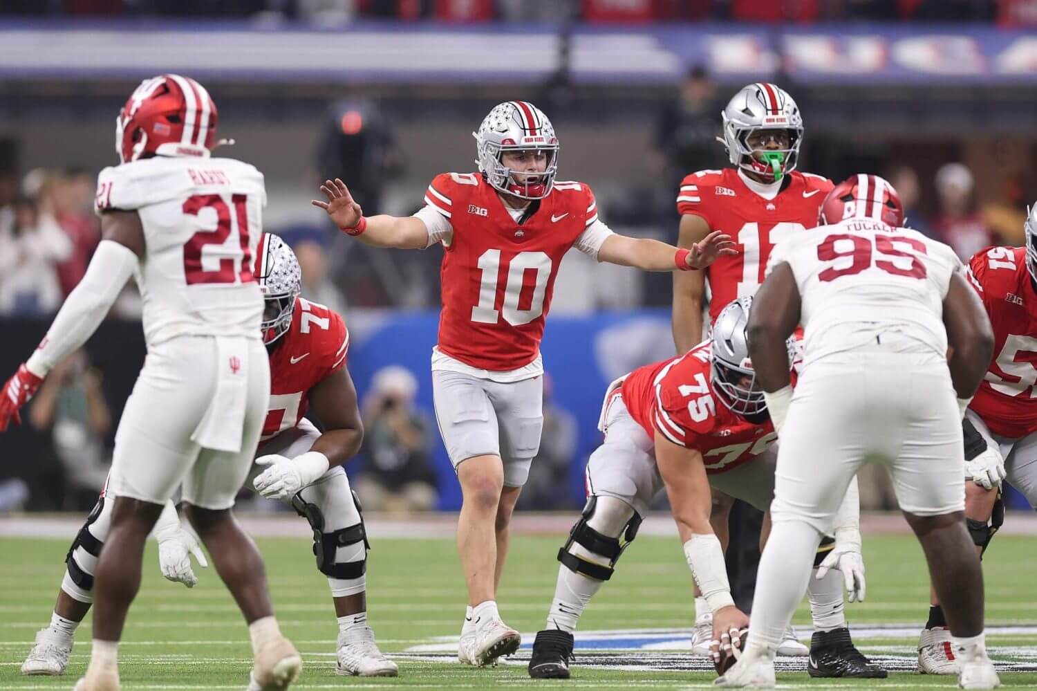 Ohio State et Oregon en tête du Coaches Poll de football universitaire; Indiana 6ème