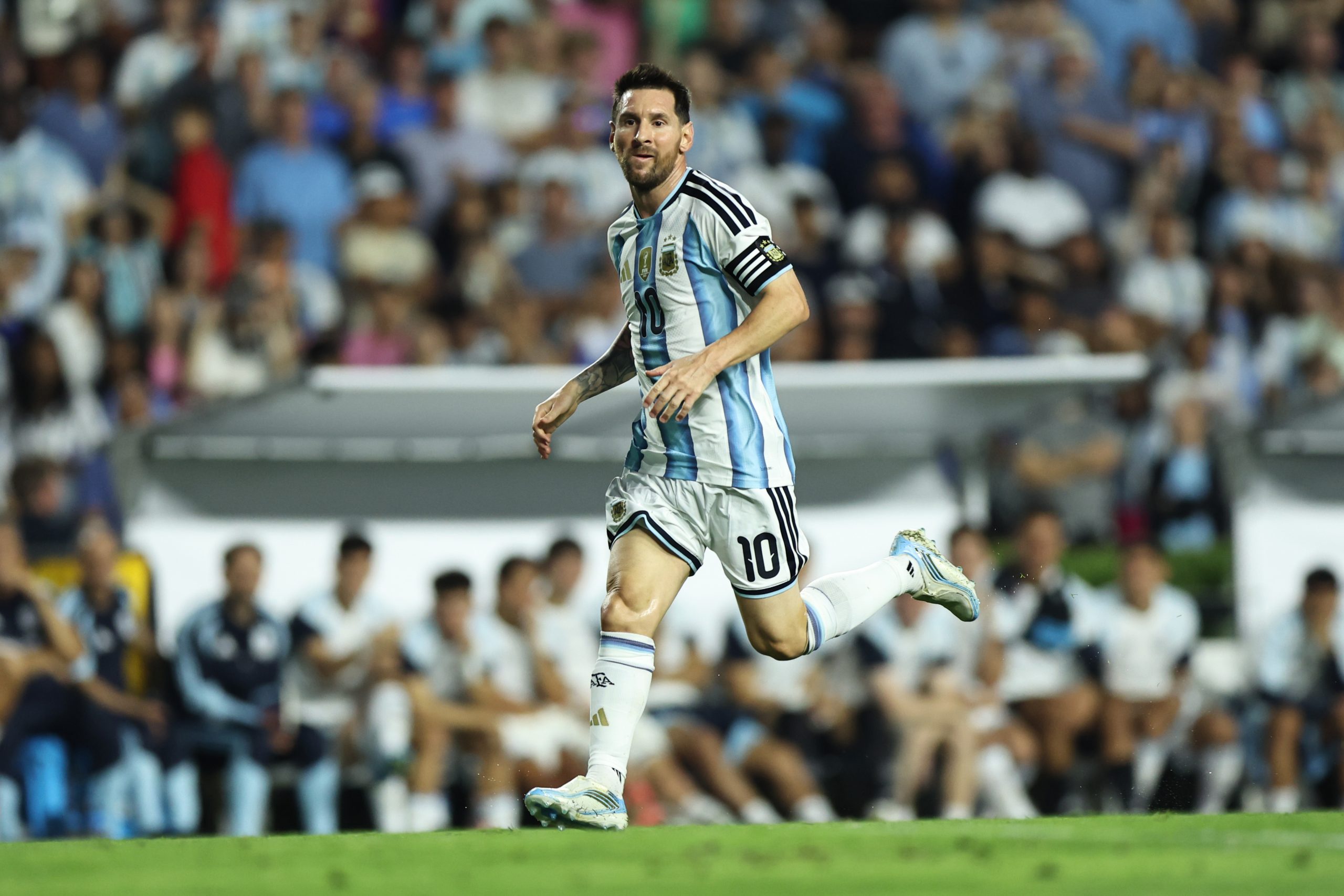 Messi y Argentina Concluyen Gira SEC con Victoria sobre Islandia