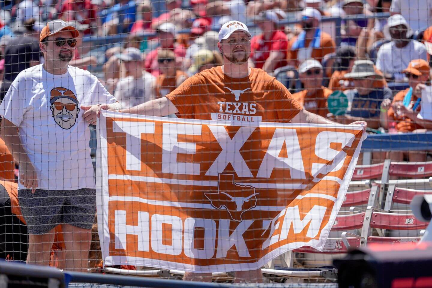 Actualizaciones de WCWS: Texas lidera a Nebraska; UCLA-Texas Tech más tarde