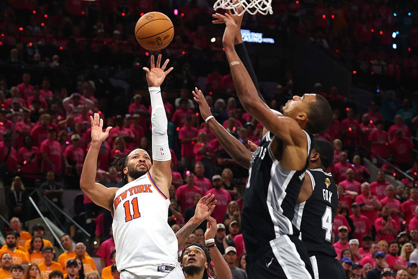 Los Knicks ganan el Juego 1 de las Finales de NBA contra los Spurs