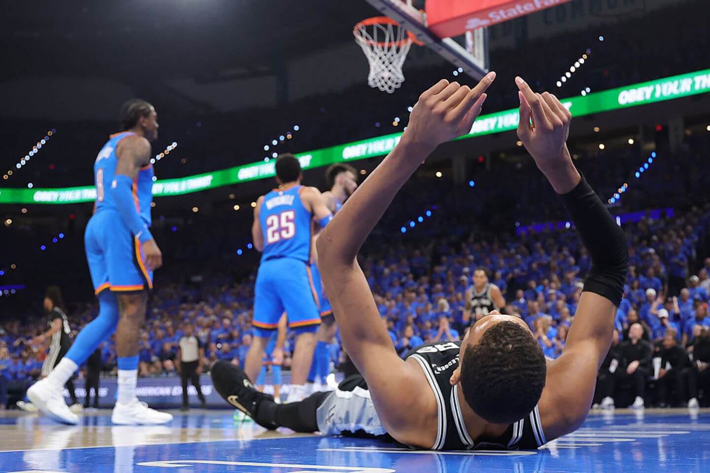 Victor Wembanyama brilla mientras los Spurs vencen a los Thunder en épica victoria en doble tiempo extra