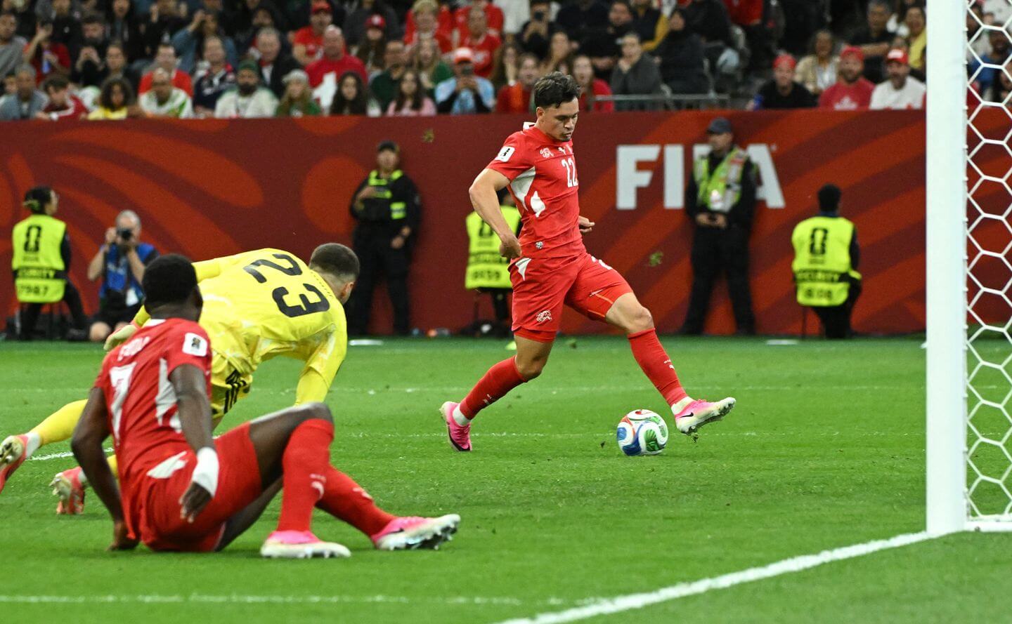 Suiza derrota a Argelia y avanza a octavos de final del Mundial