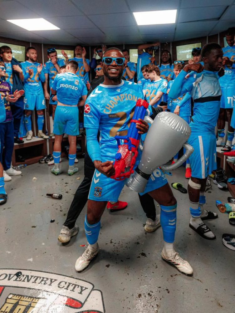 Onyeka Celebra la Victoria del Campeonato de Coventry