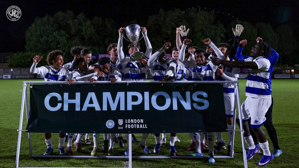 Smith Levanta el Trofeo para el QPR