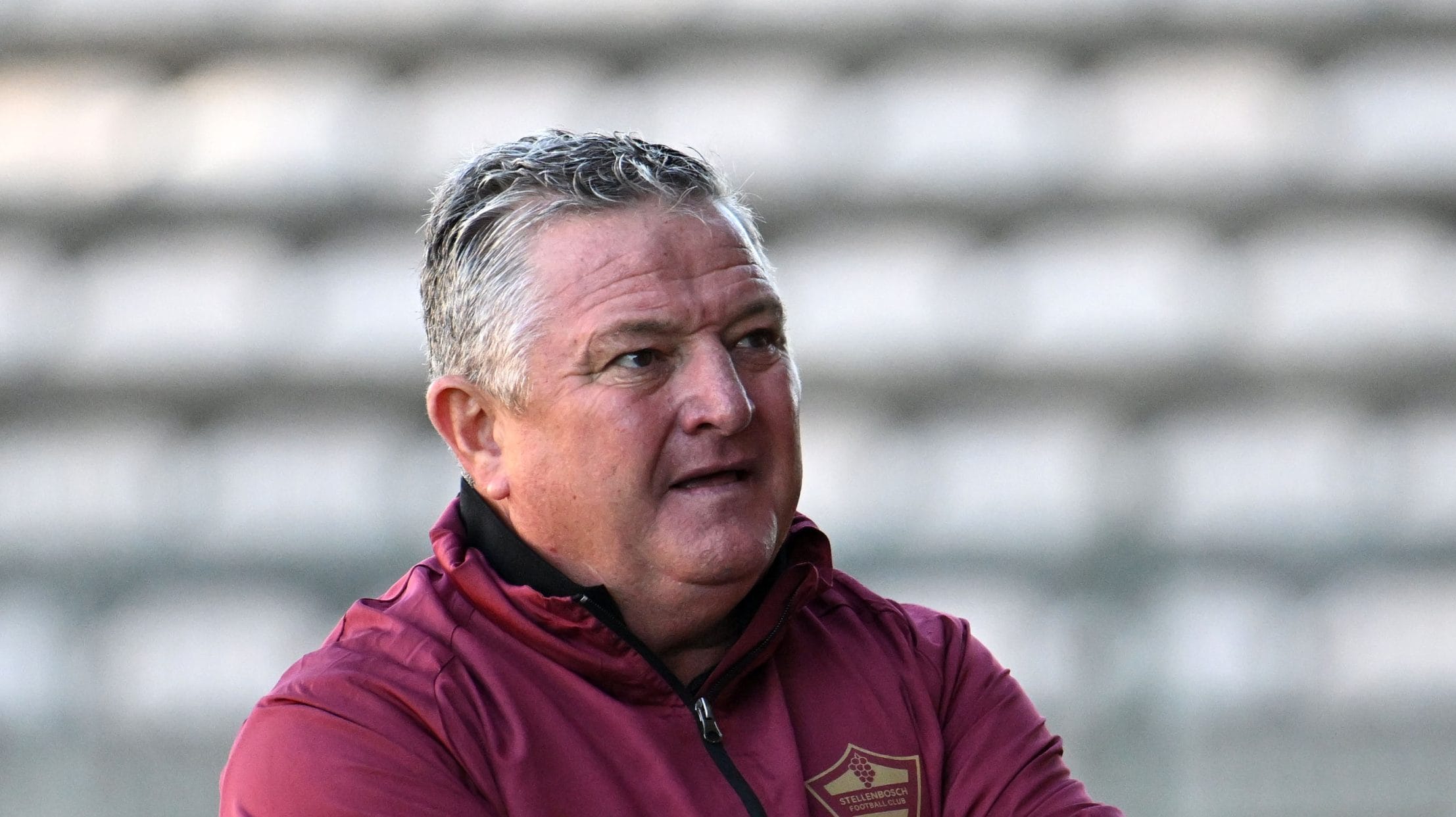 Hunt Advierte a Stellies Antes del Choque con Sundowns